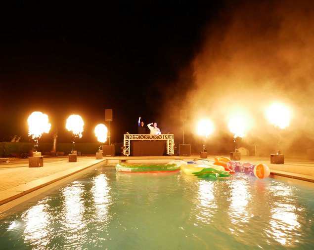 Stage flame